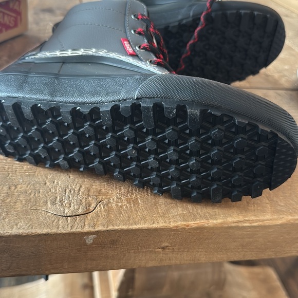 NIB Vans standard MTE snow boot az 4.5 men 6 woman black and gray - Picture 7 of 7